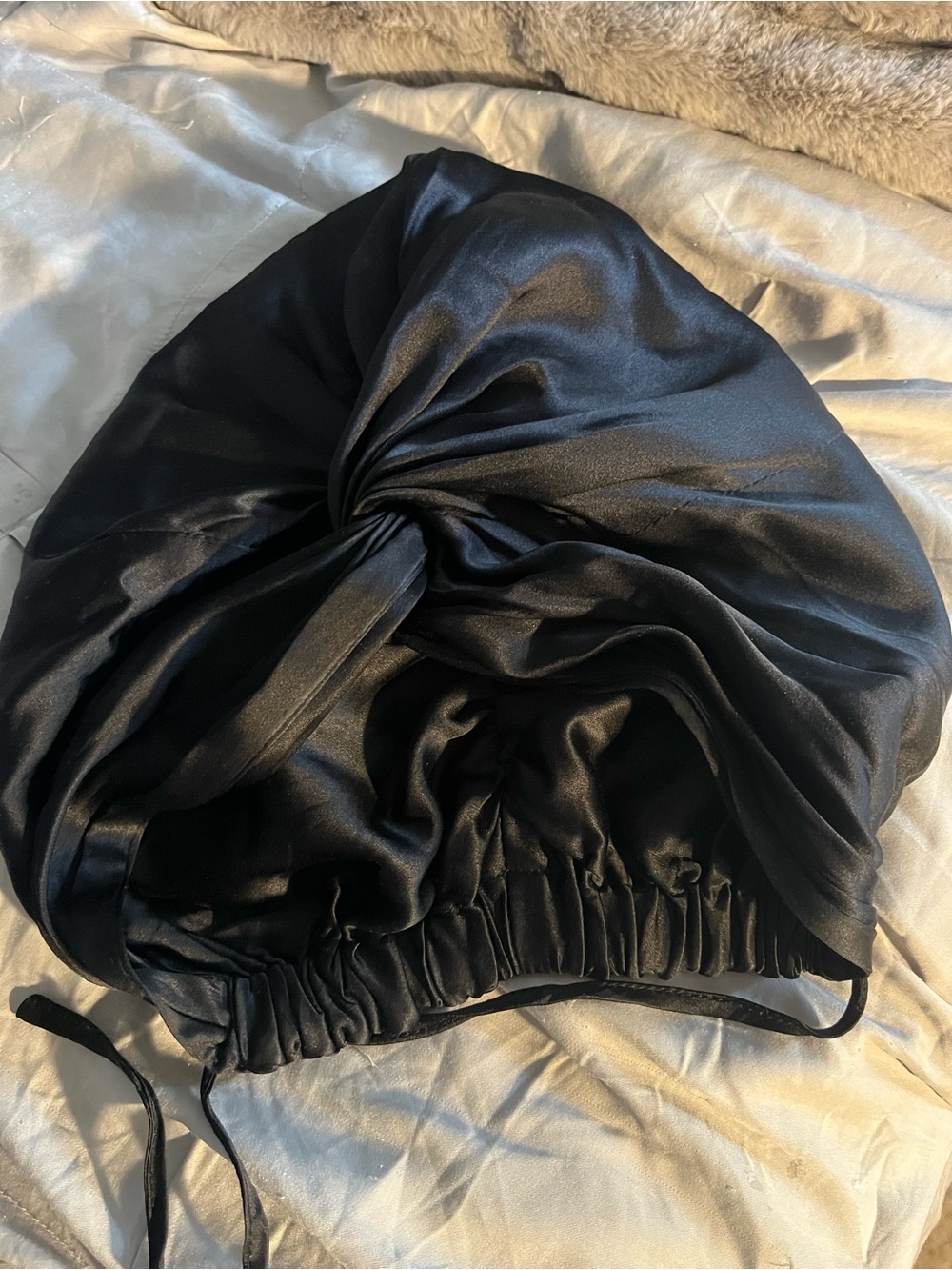 dore and rose silk bonnet - black